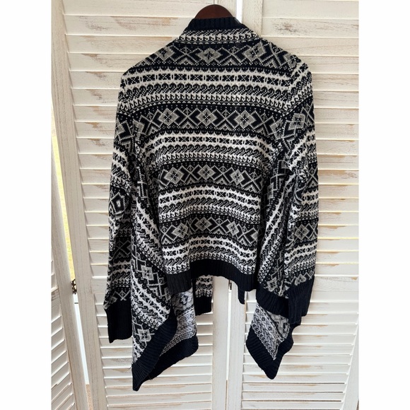 Carolyn Taylor | Open Front Waterfall Geometric Stripe Sweater Cardigan - Picture 2 of 7